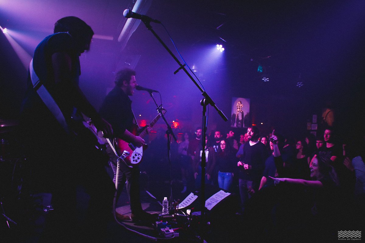 BREATHE \\\ \\ \\ \ 

Mañana, para respirar y volver a sentir el enganche del escenario, estaremos repartiendo cera en el Tribal Bar, en Mairena del Alcor, a partir de las 00:30 y cuidado, que llevamos mucho tiempo contenidos... 

🤘

Pic by <a href="/anndy_rock5/">Andrea</a>