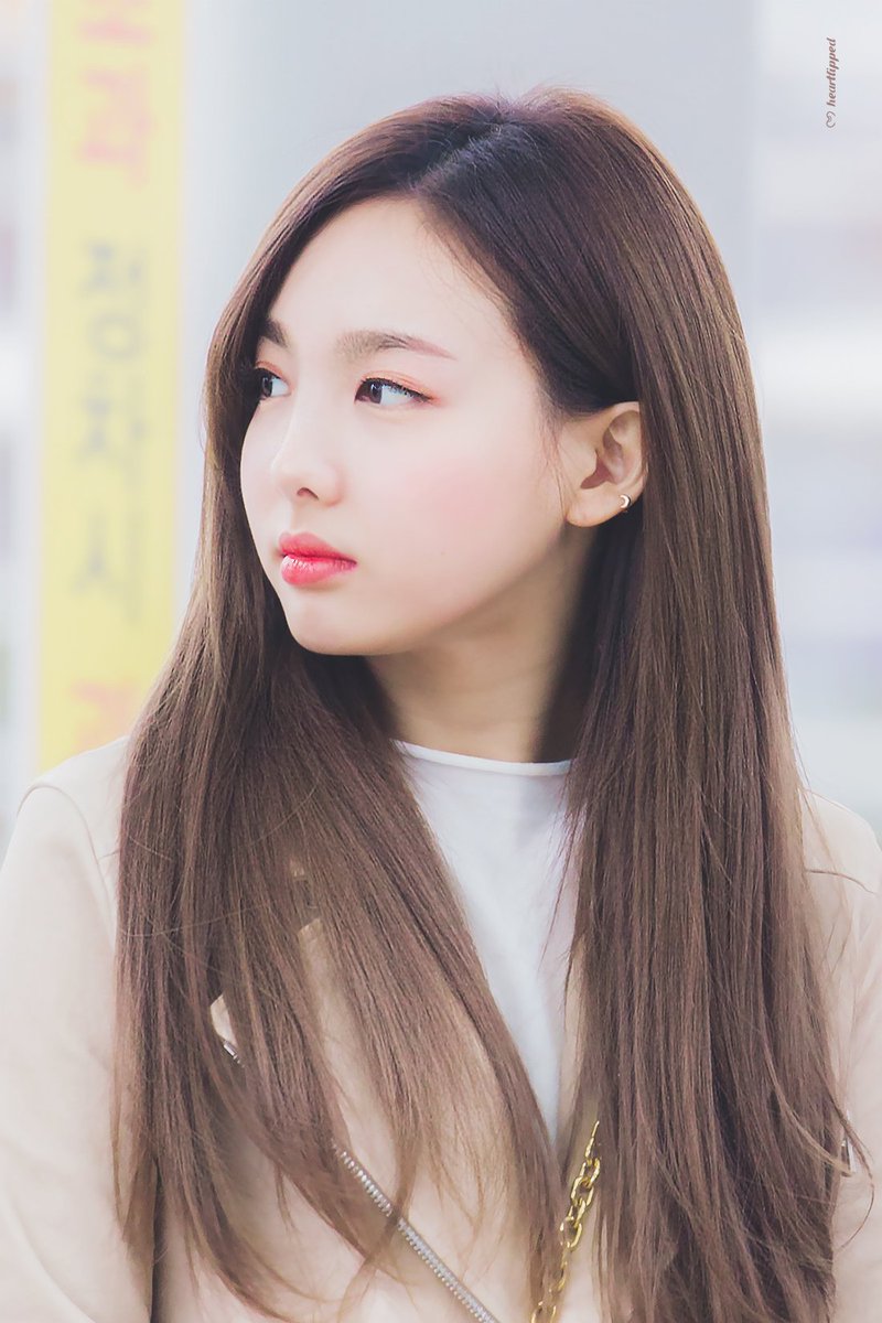 heartlipped's tweet photo. 180321 🌼🌼🌼 #Nayeon #나연 #ナヨン #TWICE https://t.co/LB6RiZSMVm