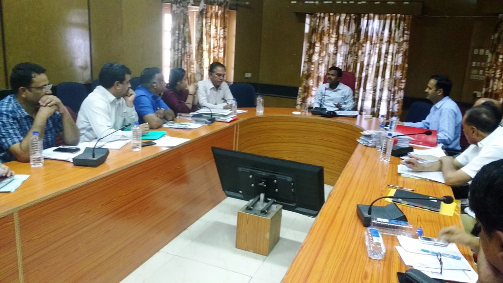 udaipurdistrict's tweet photo. बजट घ���षणाओं की क्रियान्विति को सर्वोच्च प्राथकिता दें-कलक्टर

जिला कलक्टर बिष्णुचरण मल्लिक ने राजस्थान सरकार की ओर से बजट घोषणाओं की क्रियान्विति को सर्वोच्च प्राथमिकता से पूरा करने के निर्देश दिए। https://t.co/3P9yv9nDnP