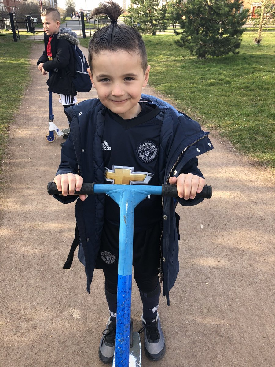 sophiegentle33's tweet photo. @D_DeGea my son has dressed up as you today at school for sports relief, would love a retweet ⚽️⚽️⚽️ #frankiedegea #mylittlegoalie https://t.co/QdeRLt2WZ5