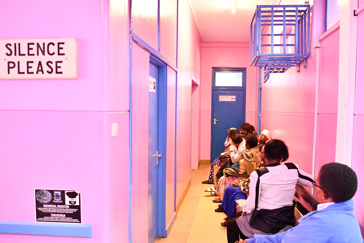Roche's tweet photo. With only one public hospital offering both radiotherapy and chemotherapy, patients in Kenya often have to wait hours, days or weeks  for treatment. Read how partnerships can improve #cancercare: https://t.co/GdtY5DxYwf #NCDSolutions https://t.co/4bRYz4PtEx