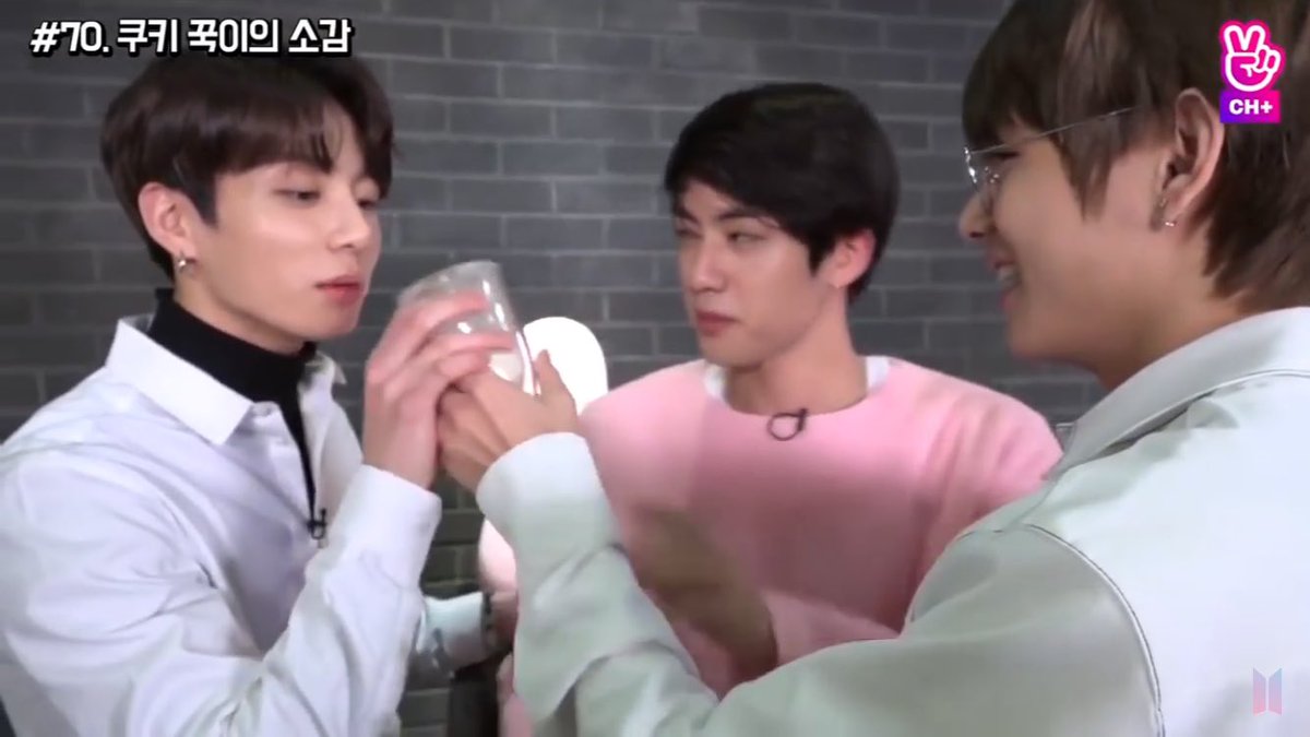 vkooksisreal's tweet photo. аааа
#BTS #RunBTS #RunBTSep45
#vkook #kookv #taekook #JUNGKOOK #TAEHYUNG https://t.co/1RDaJgKPWE