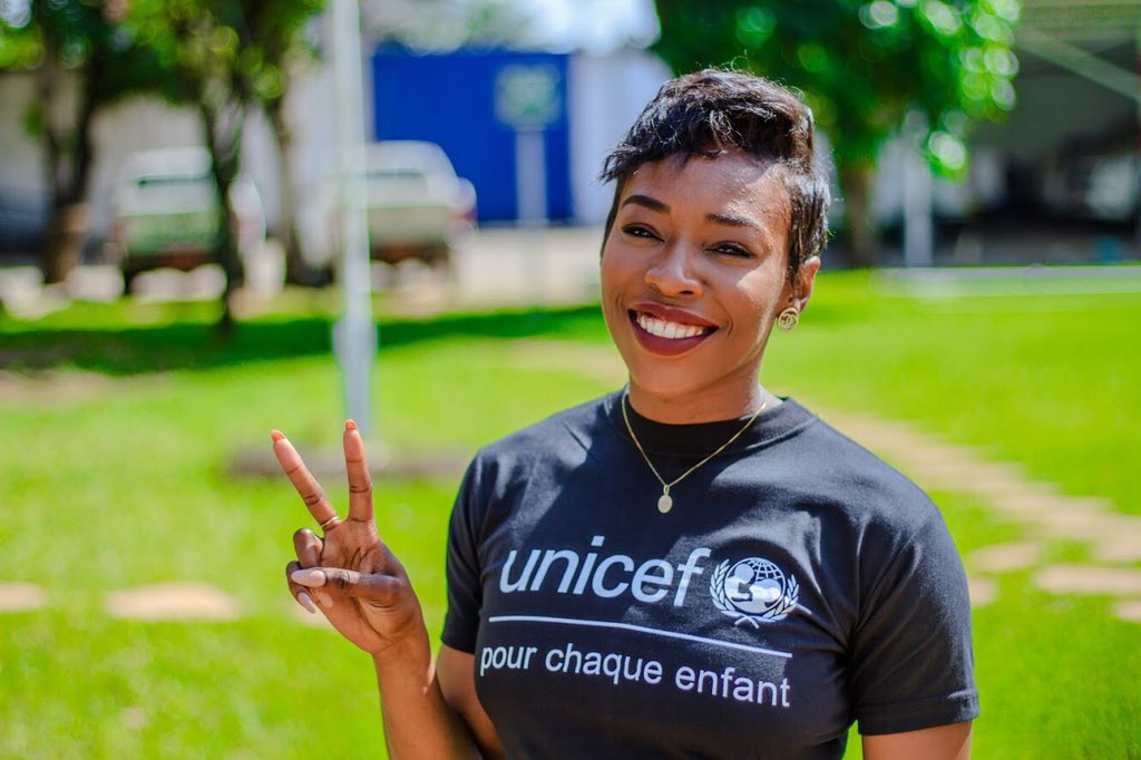 UReport_CIV's tweet photo. Hello U-Reporters! Devinez qui nous a rendu visite? Notre championne en or🥇@MurielleAhoure, une jeune femme engagée pour sa communauté. Alors, combien de mots pour la championne? 💪🏿🇨🇮 https://t.co/XDaGBkYYDd