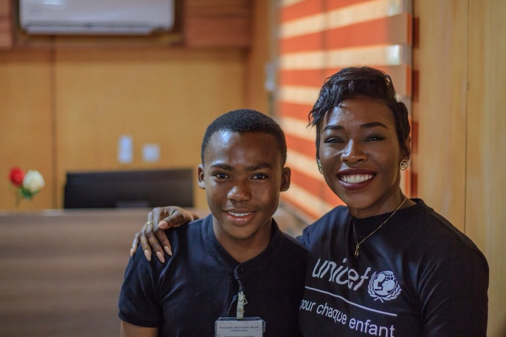 UReport_CIV's tweet photo. Hello U-Reporters! Devinez qui nous a rendu visite? Notre championne en or🥇@MurielleAhoure, une jeune femme engagée pour sa communauté. Alors, combien de mots pour la championne? 💪🏿🇨🇮 https://t.co/XDaGBkYYDd