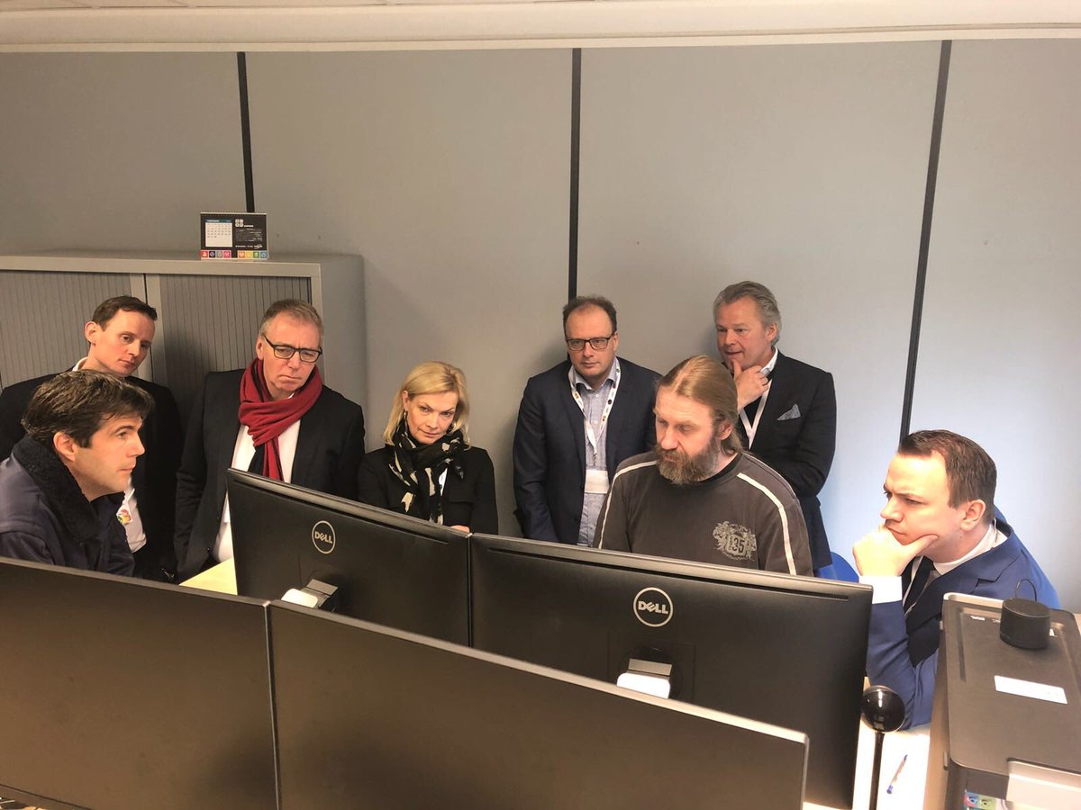 vfoprijs's tweet photo. Jury is met de tweede tekensessie van vandaag bezig.  Nu bij finalist @PaquesBalk in het mooie Balk. @Sanderderouwe @Renedeheij @jenniferwesters @jetzebotma #VFOprijs https://t.co/JICaATlJ7L