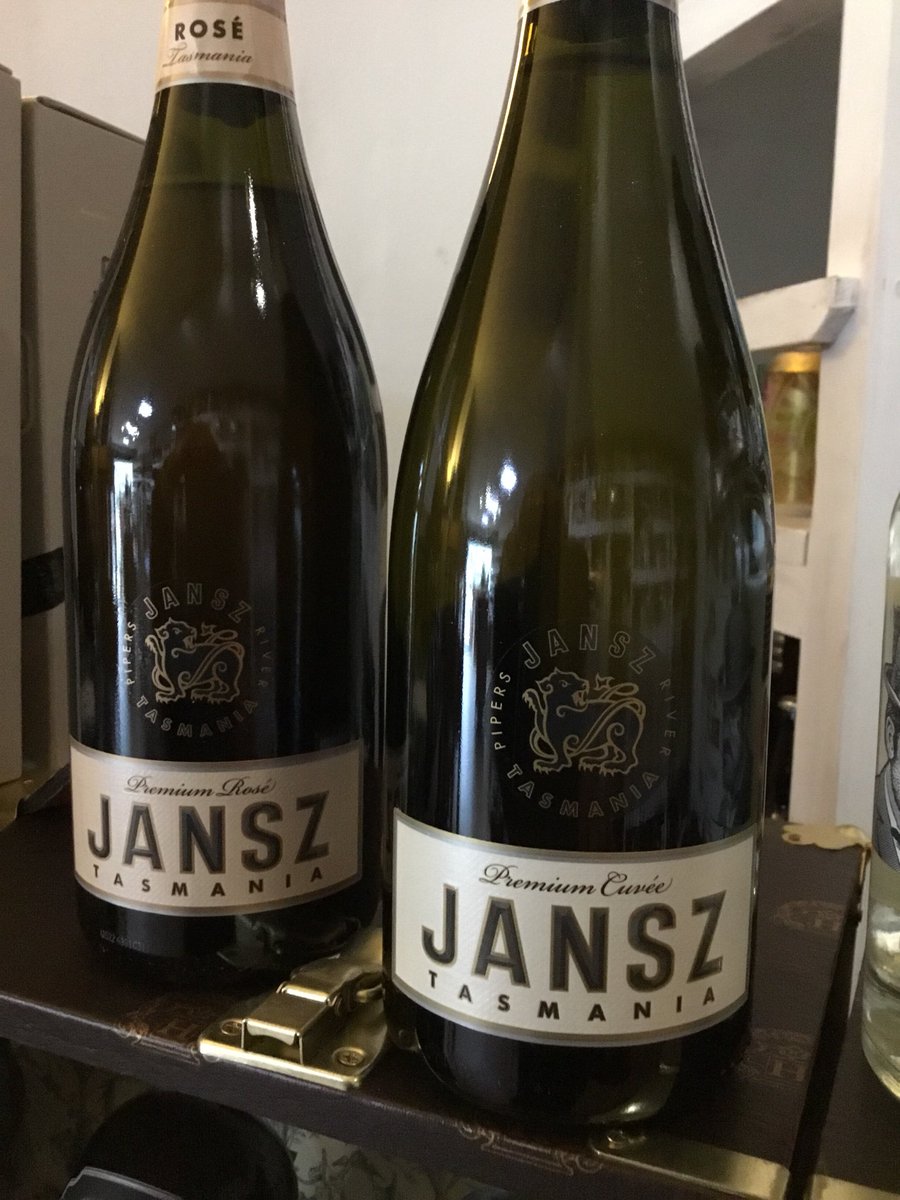 slurpleam's tweet photo. It’s back! One of our all time favourite #fizzes @JanszTasmania @NegociantsUK both in #brut and #rose put a little sparkle in your #weekend #fizzfriday #slurp #LoveLeam #leamingtonguide #leamington https://t.co/NWGz22M3Xp