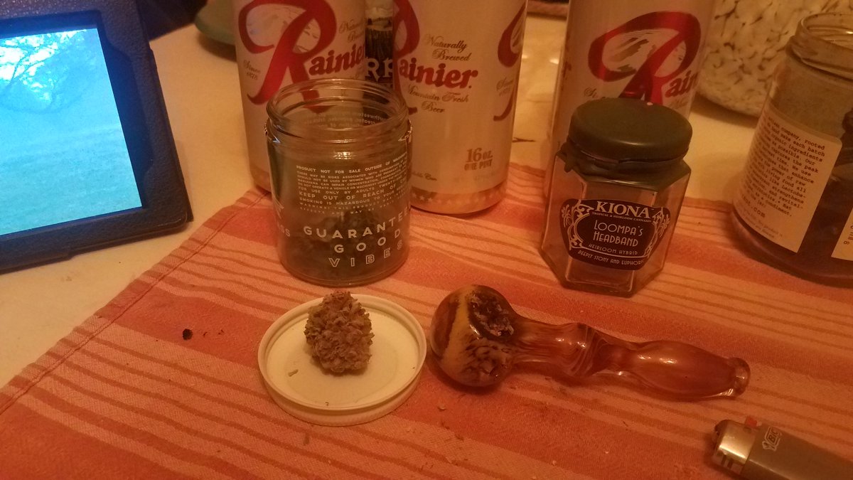 EveryLineCook's tweet image. How line cooks relax after any and every day at work. Or any other day.
#bombassweed #rainier #numbersign #KitchenLife #illing