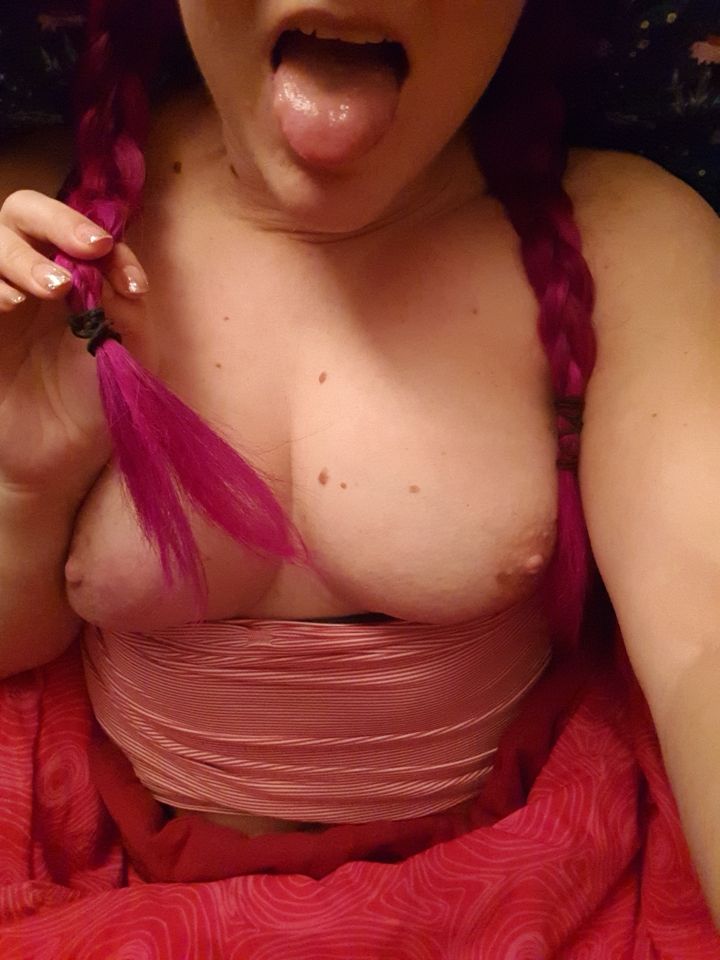 Daddy...why do you want me to stick my tongue out..? #horny #hot #pussy #sexy #daddysgirl #innocent #sex #Slut #badgirl https://t.co/s3YTCwWbKP