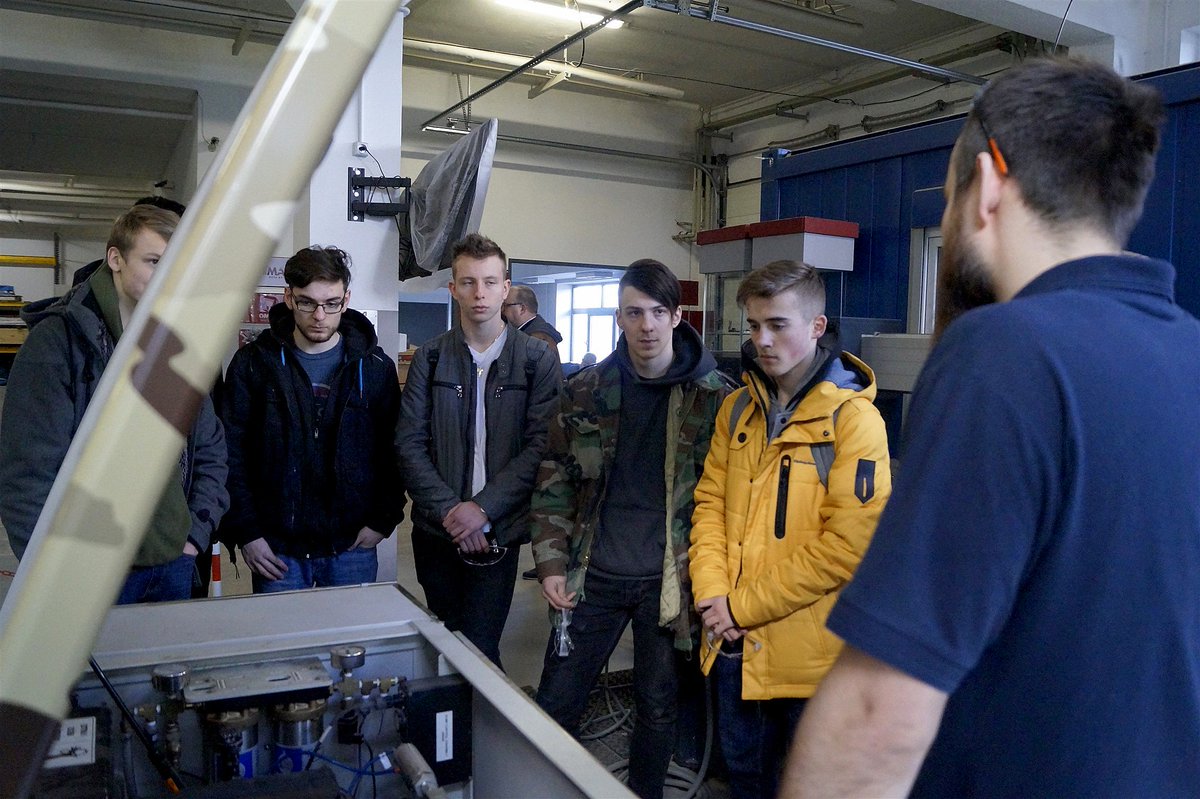 WJAcademy's tweet photo. #OMAX #Intelli – #MAX #Layout oraz Intelli – MAX Make. Uczniowie biorący udział w projekcie #WaterJet Academy doskonale znają zasady działania tego programu. To właśnie za jego pomocą stworzyli oni na zajęciach projekty statuetek na potrzeby konkursu mechatronicznego. https://t.co/25mlylJrdH