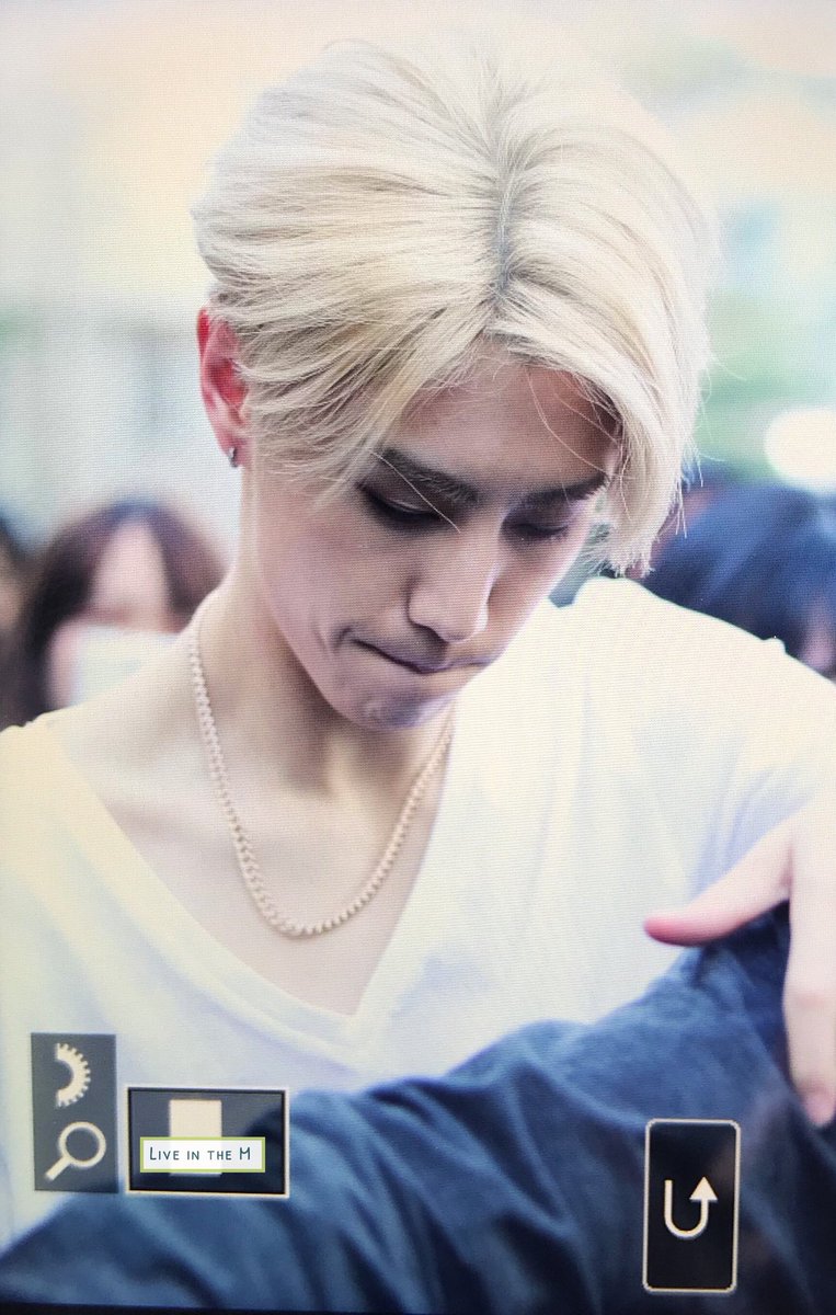 LiveInTheM's tweet image. 180323 뮤뱅  [Preview]

생방송 기대해~~

#GOT7 #갓세븐 #마크 #Mark #段宜恩