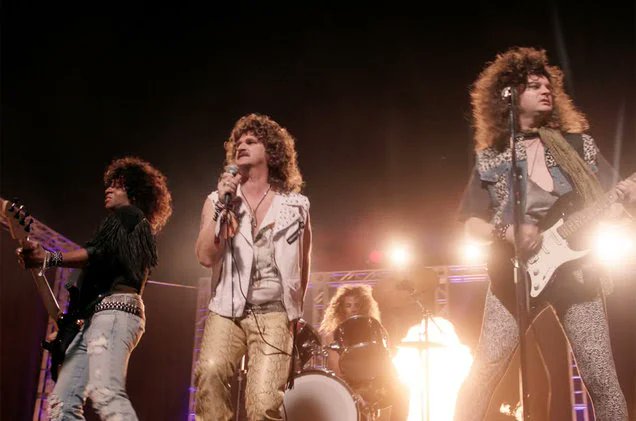 amygamie's tweet photo. I need to believe that @mrpetegardner had this exact hair in the 80s. I don't care of you lie to me Pete, just tell me you use to rock this hair. It's beyond amazing. 👌 #crazyexgirlfriend #mannap https://t.co/RqK1BeQmwu