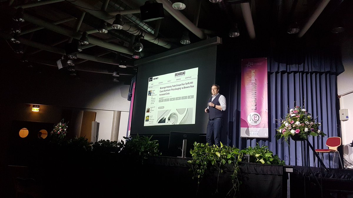 That's <a href="/mrreichlmayr/">Todd Reichlmayr</a> rocking his L2 talk on stage at #learning2 <a href="/ASMilan/">AmericanSchoolMilan</a>