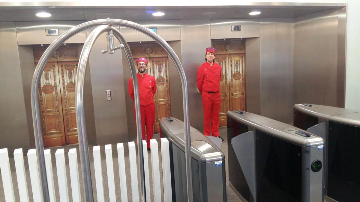 jclerencia's tweet photo. Hoy la sede central de @Reale_Seguros se ha convertido en un hotel 5⭐️... celebrando los 5 años que llevamos siendo #BestWorkplaces18 #GPTW ... A desayunar en el hotel! https://t.co/SmARsiEzlO