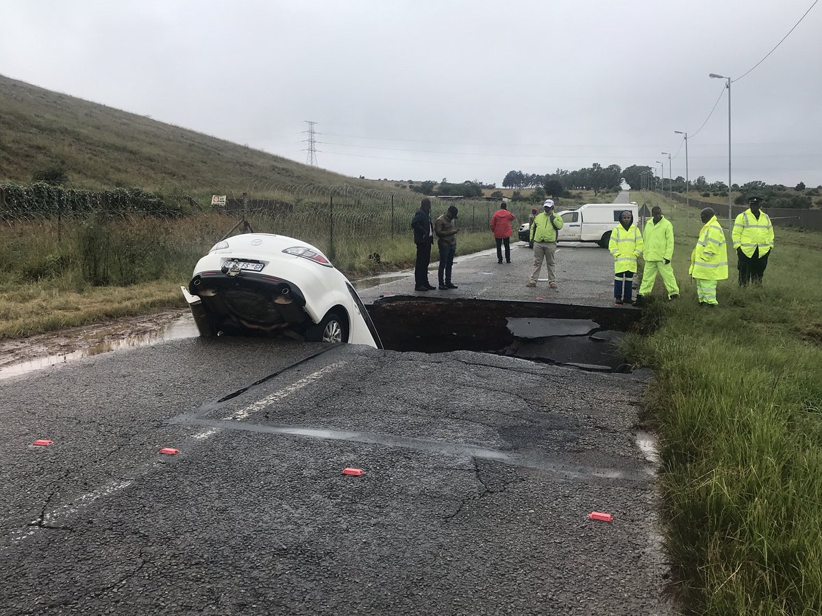 ewnreporter's tweet photo. #Flooding The road leading to Valhalla from the R55 in Centurion is closed after the road collapsed. CE https://t.co/VcpiUnEm3o