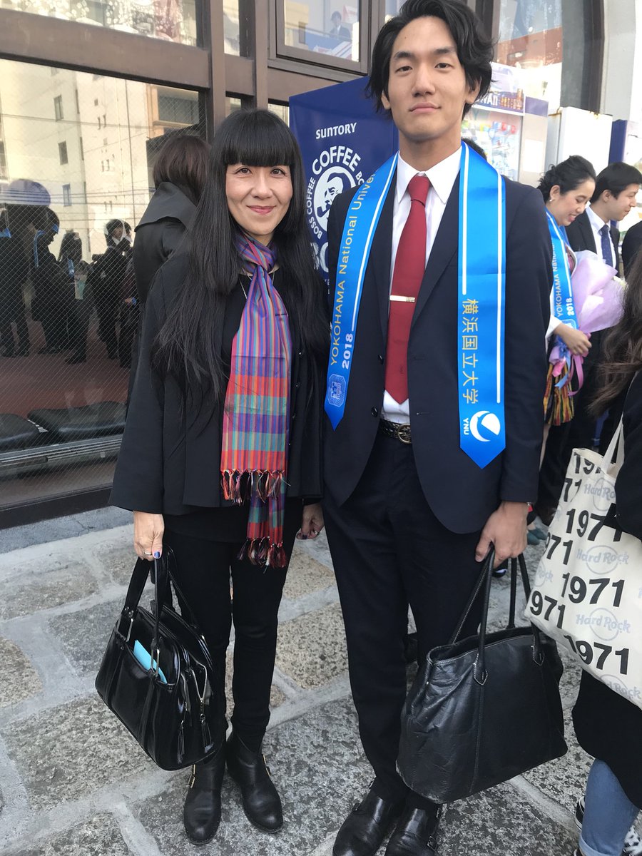 安田美仁子 No Twitter 息子が無事大学を卒業しました 色々あったけど彼はよく頑張った 大学は心を鍛えるところだと見ていて思った 私もでかい仕事を3つぐらいやり終えたような達成感だ 今日はひとりでしみじみしよう 卒業式 横国 安田美仁子 安田美仁子 No Twitter 息子が無事大学を卒業しました 色々あったけど彼はよく頑張った 大学は心を鍛えるところだと見ていて思った 私もでかい仕事を3つぐらいやり終えたような達成感だ 今日はひとりでしみじみしよう 卒業式 横国 安田美仁子