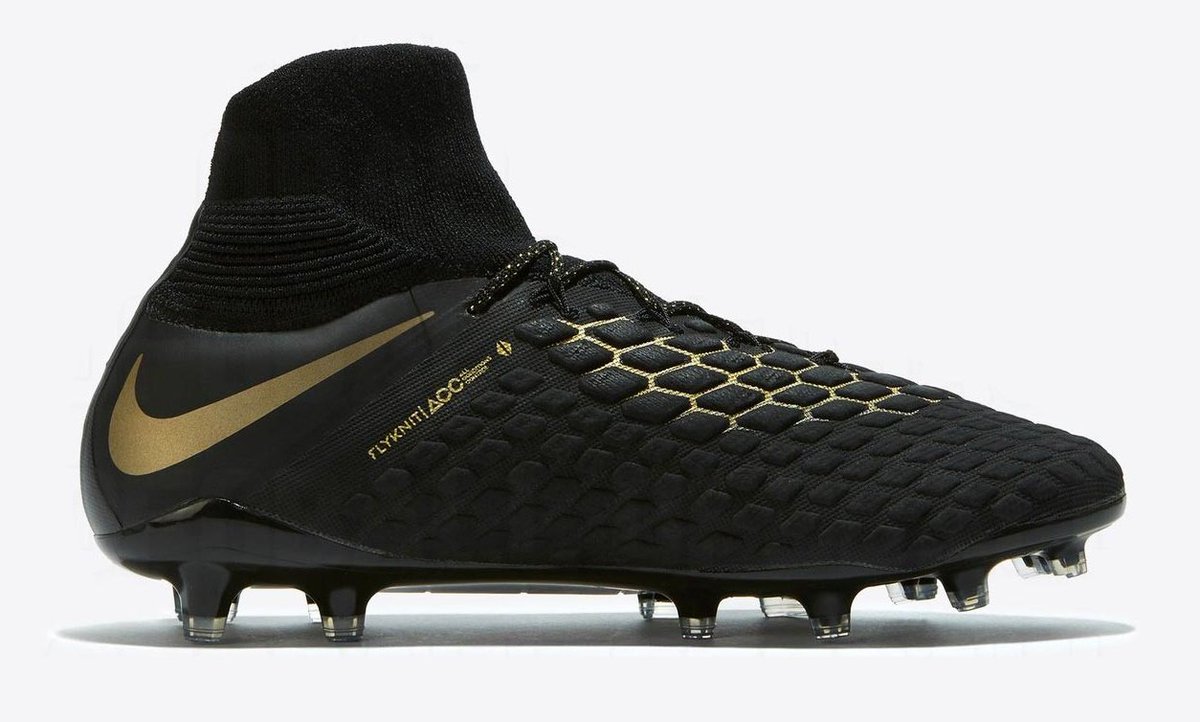 サッカースパイク Kohei Sblog Nike サッカースパイク ハイパーヴェノム ファントム3 Df Fg ブラック ゴールドの限定カラー サッカーショップkamoで発売開始 T Co Fkqj2uxyk5