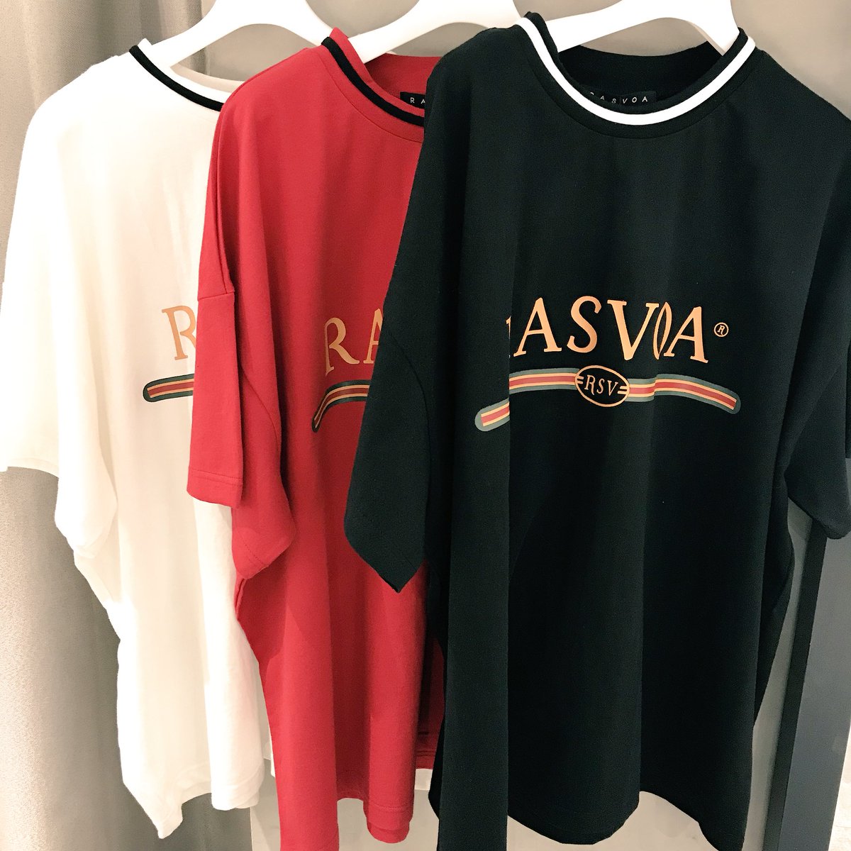 ⚪️ヴィンテージおばけT

BK/OFF/RED
¥3.900＋tax

大人気ヴィンテージおばけシリーズが半袖Tになって帰ってきました‼️👻

今の時期だと軽アウターを羽織ってインナーに使え、夏は1枚でダボっとラフに👼🏻👚🤙🏾

AWに負けじと大人気🗣💕
是非店頭でお試し下さい✨