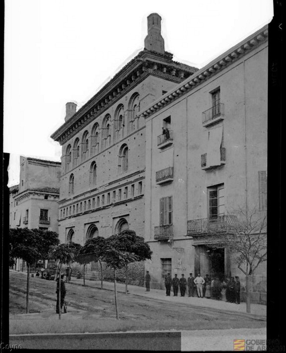 🤔 Adivina la foto!!

Os traemos una nueva foto, esta de 1.875 y en la que se puede apreciar un cambio muy notable con el aspecto actual.

👉 ¿Ya sabes cuál es?

📷 Foto. Gran Archivo Zaragoza

#VisitZaragoza #Zaragoza  #FelizFinde