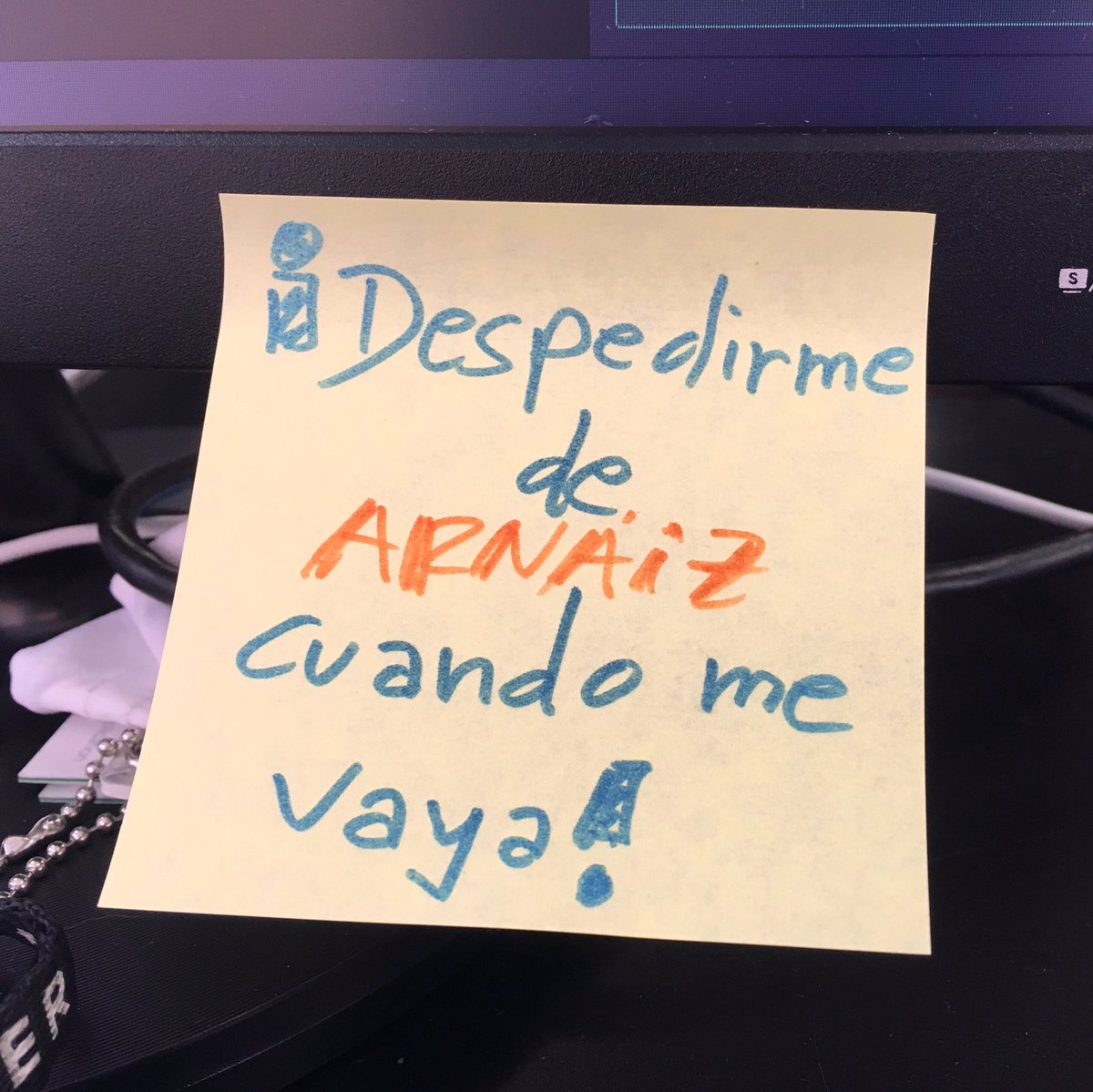 UpplicationDEV's tweet image. "Say goodbye to Arnaiz when I go home!" The troubles of the first world in a single post-it.
📝
Cosas que pasan cuando tienes compañeros que teletrabajan.
😄
#day #daytime #early #earlybird #work #office #oficina #desk #postit #friday #viernes #fun #spanish #dev #coder