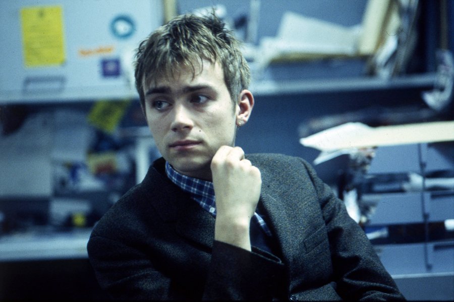   Happy birthday to Damon Albarn! 

What\s your favourite Blur song? 