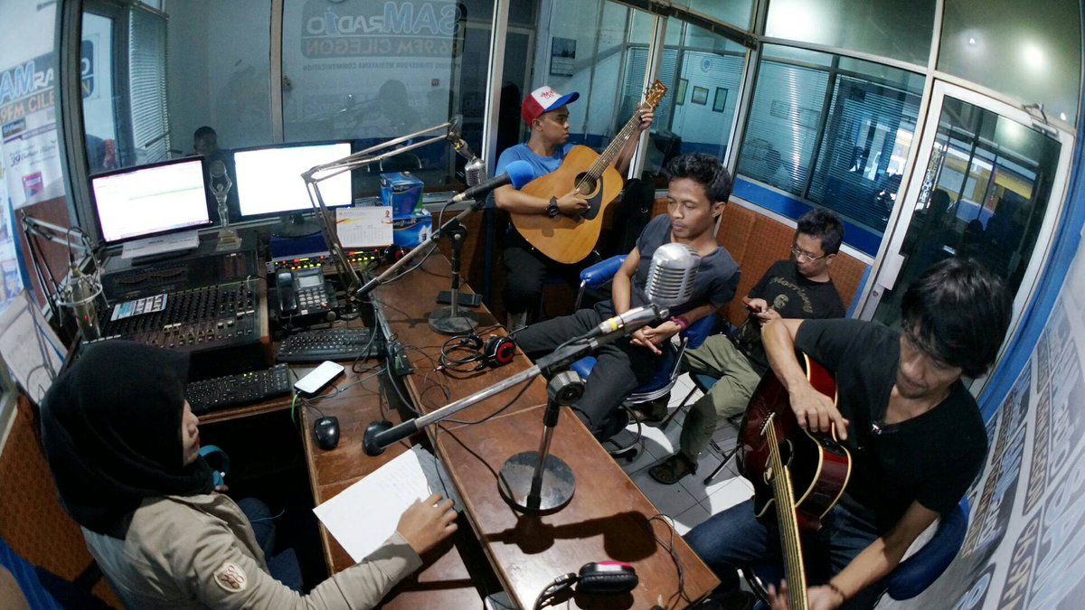 Now on <a href="/samradiocilegon/">SAMRadioCilegon 96,9</a> stay tune yah, #serianband #radiocilegon