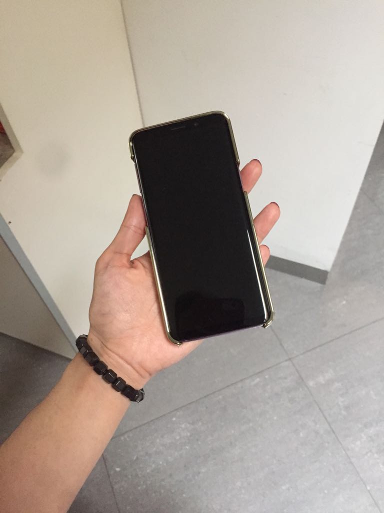 ramakoen's tweet photo. #s9 perfect gift for perfect wife? Thanks Abdul #samsungpriorityexecutive for the opportunity to pre-order with BIG discount. :)) #samsung_id #galaxys9 #unboxing https://t.co/yFg8AT9NDw