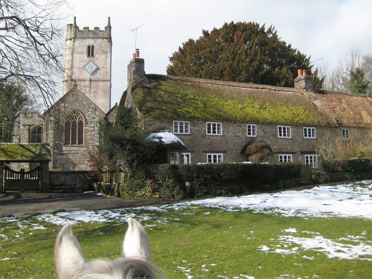 Visiting Manaton with @El_Boran today #Dartmoor RT @Elcarmaal @DevonLife @Devon_Hour @VisitDevon @GreatDevonDays