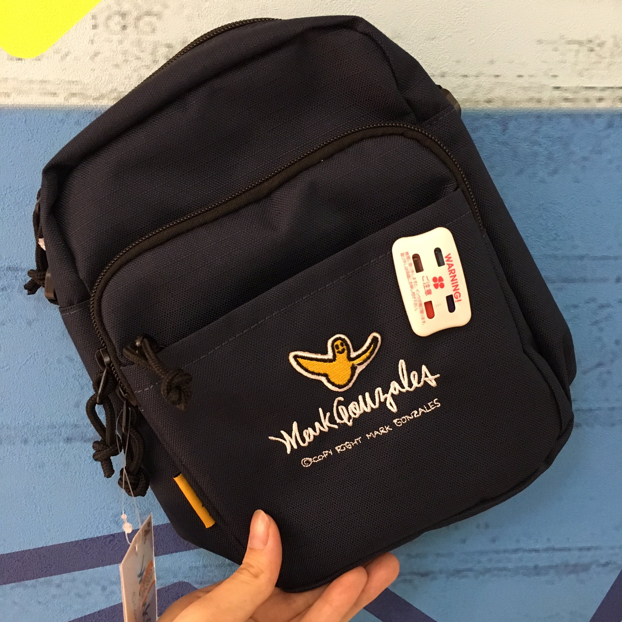 טוויטר ヴィレッジヴァンガード 柏マルイ בטוויטר 新入荷 Mark Gonzales マークゴンザレス から 流行りのあの形 ミニショルダーバック 入荷しました 人と被りたくないならこれ 全３色 3900 税抜 T Co Dmwsitsncl