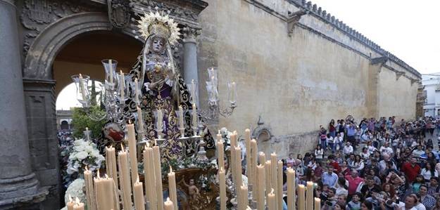 José Antonio Rodríguez on Twitter: "Feliz viernes de Dolores desde Córdoba  con la imagen de la Virgen de los Dolores, la paloma de capuchinos saliendo  de la Mezquita-Catedral.… https://t.co/Jant7Hp1Kw"