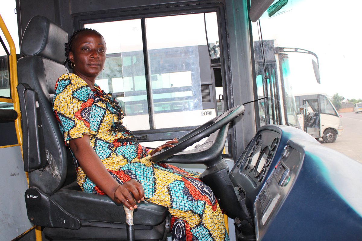 transcordc's tweet photo. #RDC: #JIF2018: Un clin d’œil aux #femmes au volant qui font la fierté de #TRANSCO .Depuis près de 5 ans elles bravent les routes #kinoises sans dérapages. Bravo à vous mesdames! https://t.co/HwLwNh9GbQ