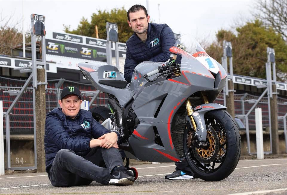 super7moto's tweet photo. #RoadRacing | John McGuinness correrá para el equipo de Michael Dunlop en la categoría de Supersport del #TTMan
https://t.co/RS9cmbV3zZ https://t.co/28c1UxGAdP