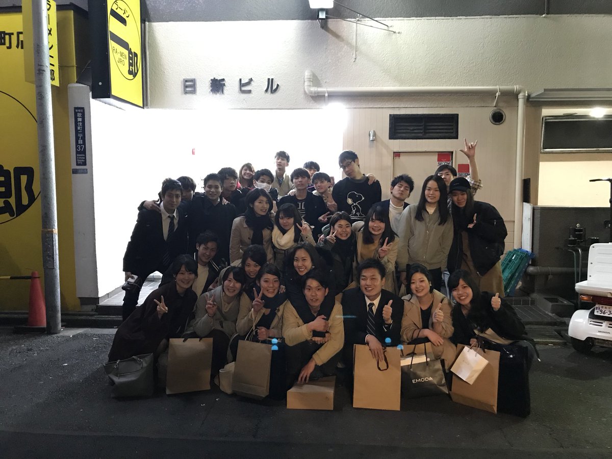 su_volleyball_'s tweet photo. 祝！卒業
4年生のみなさん卒業おめでとうございます🌸
個性の強い4年生！
体育館が静かになると思うと寂しい限りです、、、 https://t.co/de4yVlbyEe