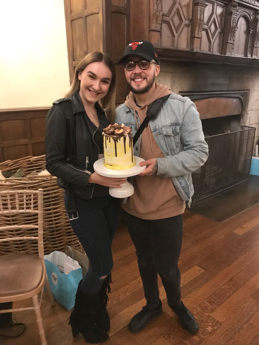 SEBloggersClub's tweet image. We were delighted to announce that @FlossSimmonss won the amazing Easter cake made by @cupcakedaisy1 last night - we were also super jealous! 😊🎂 #Bloggers #EssexBloggers #BloggerEvent #Blogging #OnTheBlog #Easter #Cakes #Nom #Cake #SweetTreat