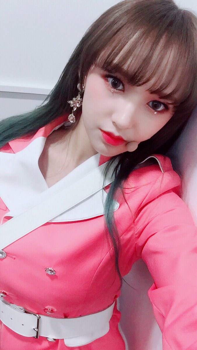 chengxiao_0715's tweet photo. 오늘 #뮤뱅 완전 pink pink ~ 
今天 是 pink pink girl～ https://t.co/flIRyKyZN5