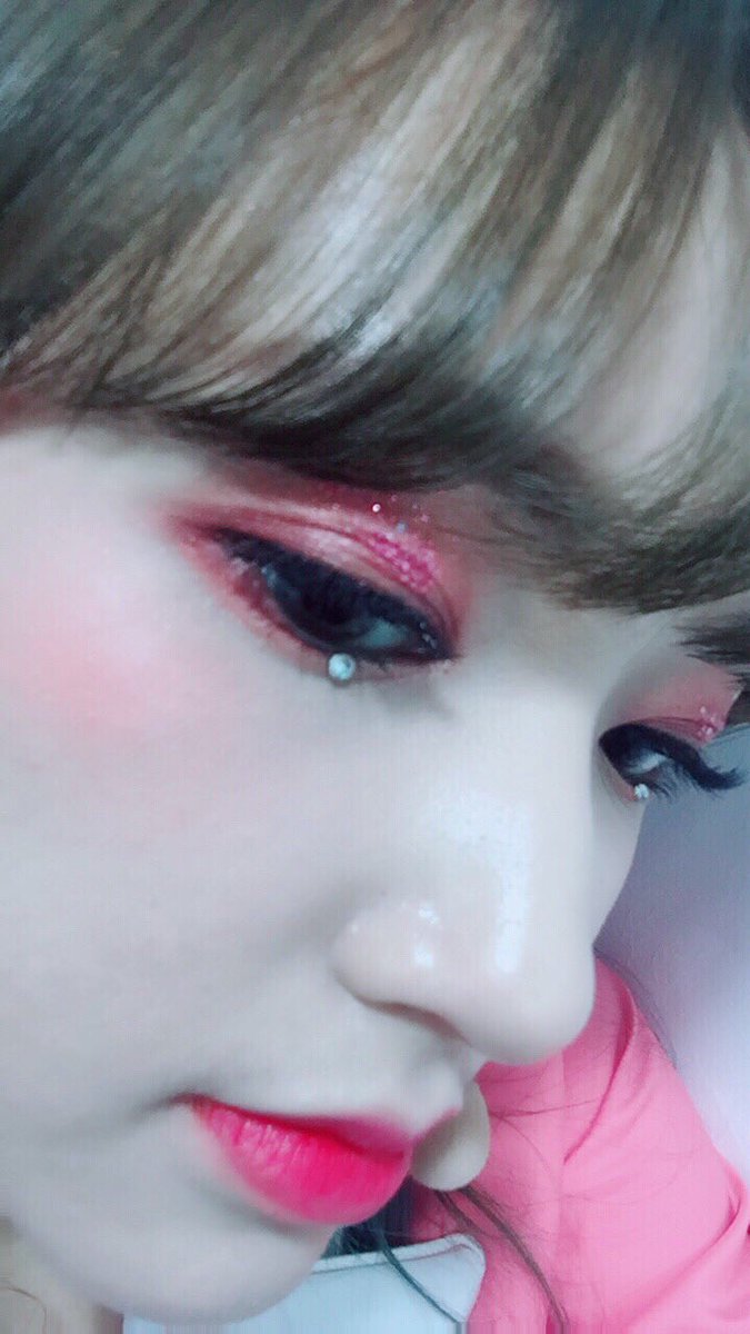 chengxiao_0715's tweet photo. 오늘 #뮤뱅 완전 pink pink ~ 
今天 是 pink pink girl～ https://t.co/flIRyKyZN5