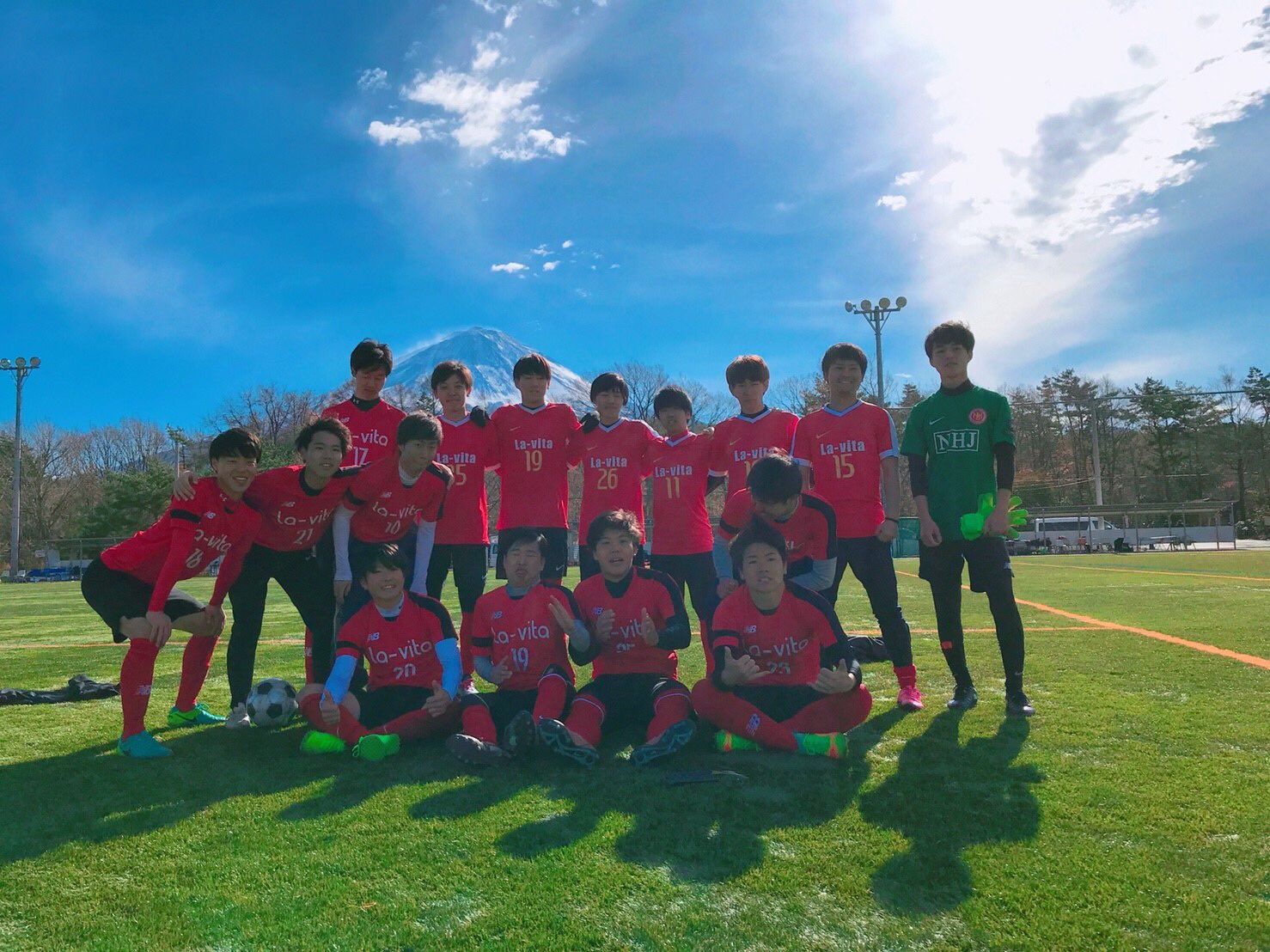 La Vita ラビータ 新入生のみなさん ご入学おめでとうございます もうすぐ春休みも終わり いよいよ大学生活が始まります La Vitaは毎週木曜日1限に体育館で活動しているサッカー フットサルサークルです 楽しい そしてガチ 本当に楽しい