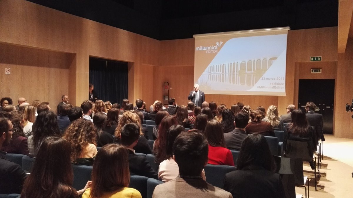 gruppomondadori's tweet photo. Il nostro direttore HR Daniele Sacco saluta i talenti del primo #Edithon: "vi accogliamo in questa che è una casa per la cultura italiana"
#MillennialEditor https://t.co/QaueJ0azSD