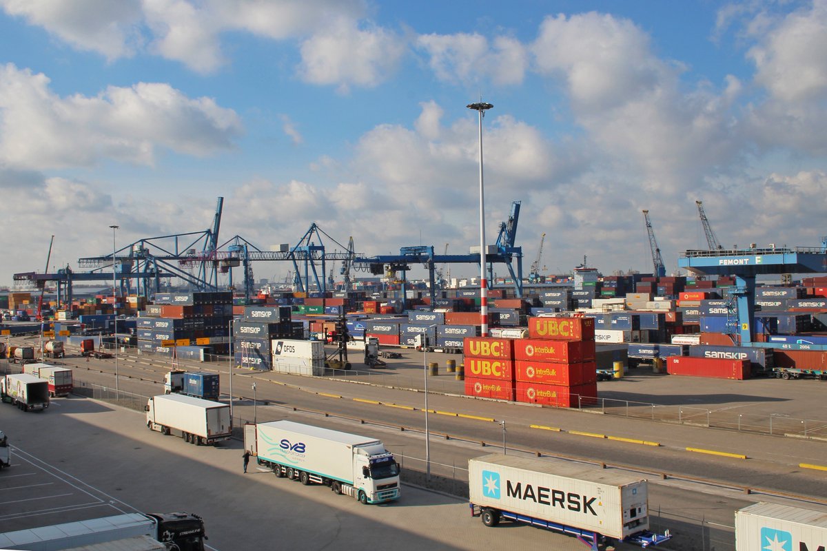 RPPC1933's tweet photo. Deze week hebben wij een enthousiaste groep Duitse logistieke professionals @HavenRotterdam laten zien met bezoeken aan #CoolPort @NeeleVat @ECTRotterdam en uiteraard mooie netwerkmomenten met onze leden. #promoten #verbinden #HavenRotterdam #B2B https://t.co/rWeKeb5cTy