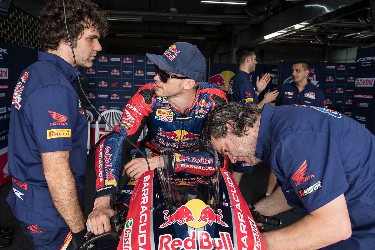 HondaWSBK's tweet photo. About to start the final #WorldSBK session of the day #FP3. A very important session for race setup & the last chance to try & qualify directly for #Superpole2
@leoncamier currently P2 @jakegagne P12 - time for the last push!
#RedBull #Honda #CBR1000RR #ThaiWorldSBK https://t.co/dDYC3sQmsk