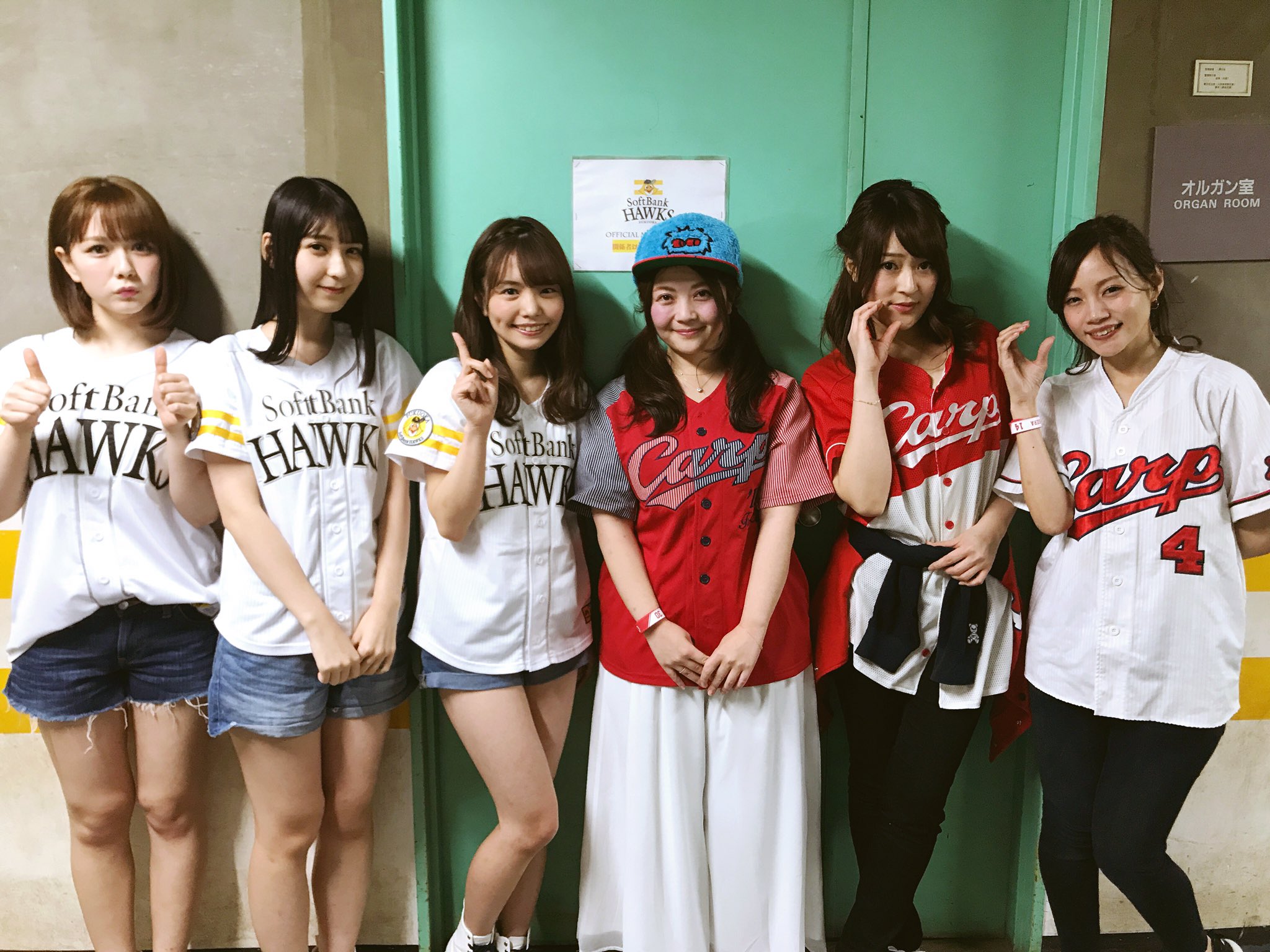 Hkt48 福岡ソフトバンクホークスのオープン戦イベントにタカガール代表として カープ女子の皆さんと出演させていただきました チームh担当マネージャーh T Co Cl7nsl3cdj Twitter