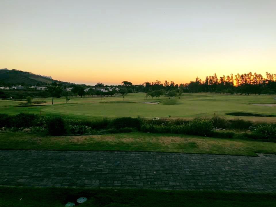Early morning sunrises look even better on a Friday morning 😍⛳
#ErinvaleGolfClub 

📸: Fairway, wine and food