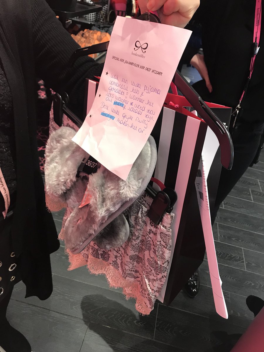 Working on our UPT, selling extra items with our C&amp;R. #wcsontheroad <a href="/DensDominique/">Dominique Dens</a> @Dimitri_HKM @DianeVanGool <a href="/AlmeidaHkm/">MichelleAlmeidaHKM</a> <a href="/P_Mountford/">Philip Mountford</a>