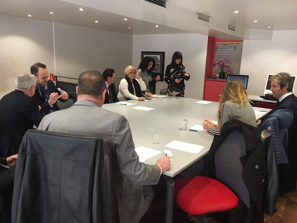 capinvest_immo's tweet photo. En direct de l’atelier #SocialMedia chez #Capinvest ! Avec notre partenaire @Colfortec 👍 https://t.co/cC8TvmR4JT