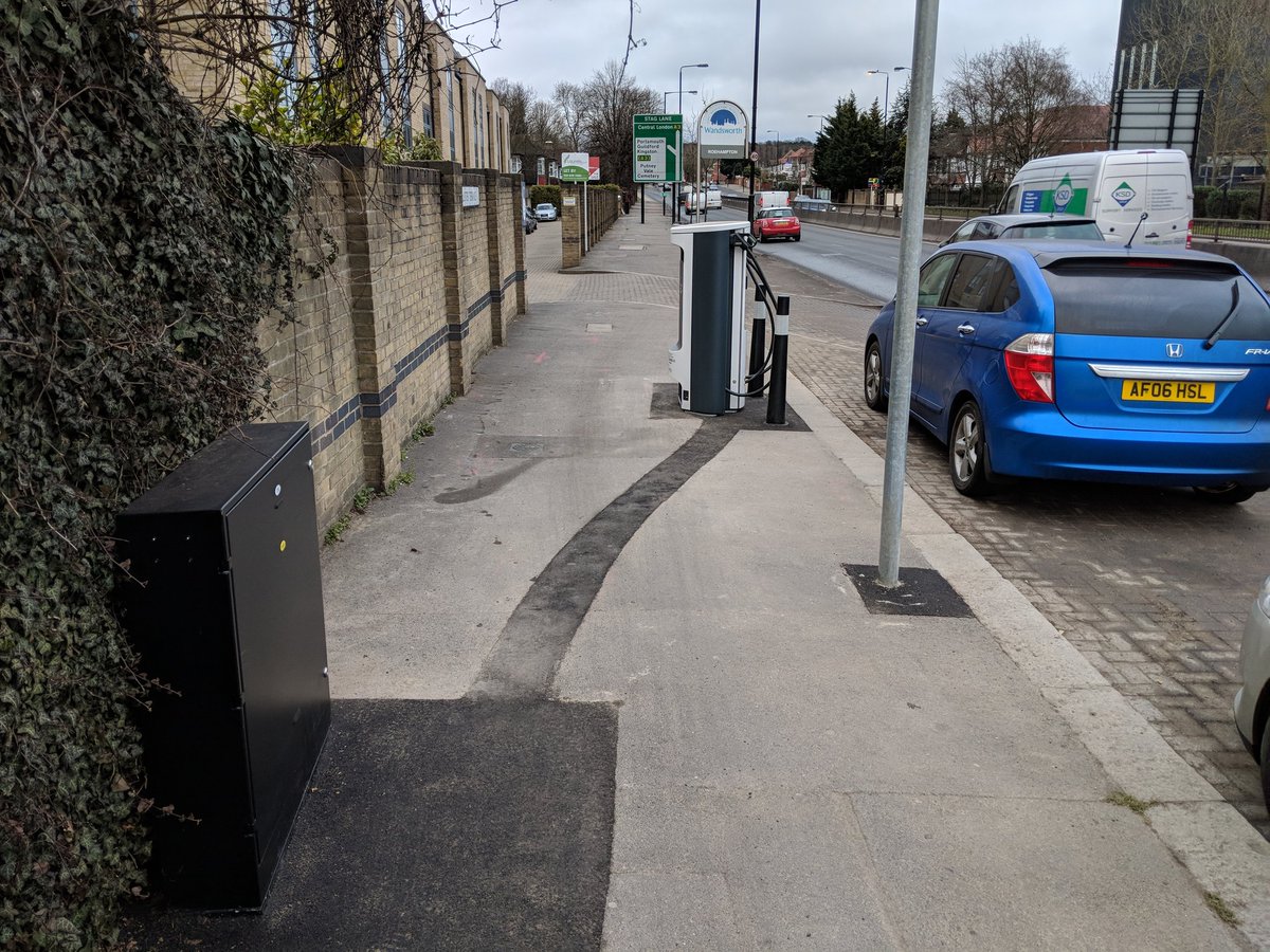 matt_stephen's tweet photo. Shared pedestrian/cycle path width reduced from c.3m to c.1.75m with 5 new bits of street furniture. On LCN 3. Permanent space reduction for active travel. Thanks @TfL https://t.co/v6Eg4tPsyW