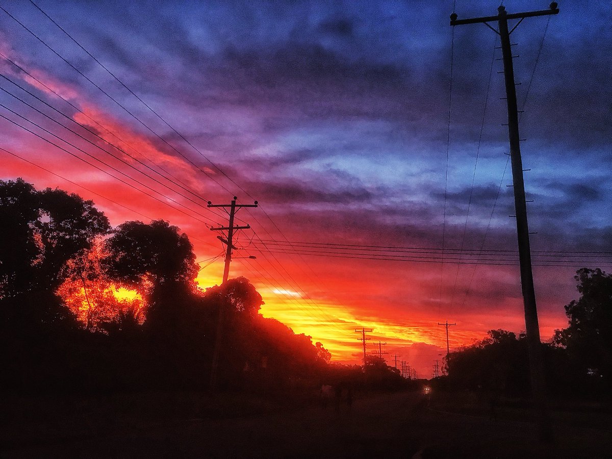 Bunbajee's tweet photo. Pre-#CycloneNora sunset, #Gununa/#MorningtonIsland. https://t.co/5OUiE6vV9x