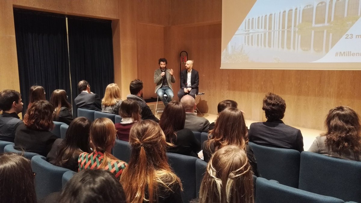 Vascorange's tweet photo. Alessandro Barbaglia, autore @Librimondadori, intervistato dal suo editor Carlo Carabba: "l'idea di un libro è come il Bing-Bang, ma il bello è poi l'editing con cui si dà forma a questa idea e la si trasforma in un libro vero e proprio".
#Edithon
#MillennialEditor https://t.co/JPftPDj9RW
