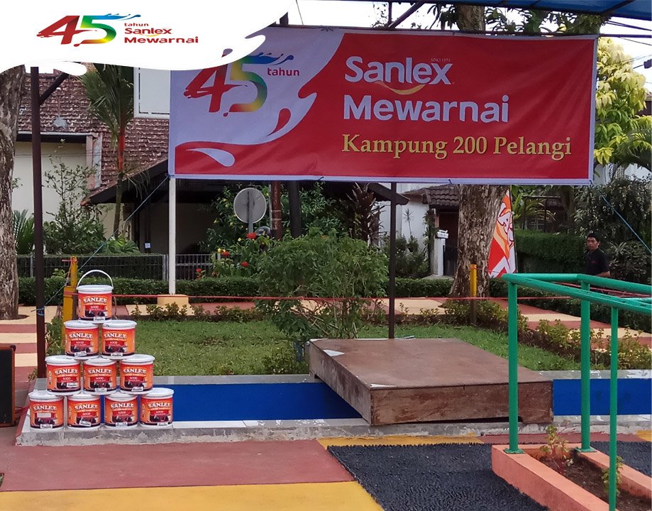 Bpk Jerry dan Ibu Agnes selaku perwakilan dari PT Rajawali Hiyoto memberikan secara simbolis bantuan CSR kepada Camat Coblong Bpk Dedi yang didampingi lurah Dago untuk pembangunan kampung pelangi 200 di RW 12

#45TahunRajawaliHiyoto#45TahunSanlexMewarnai#Sanlex#KampungPelangi