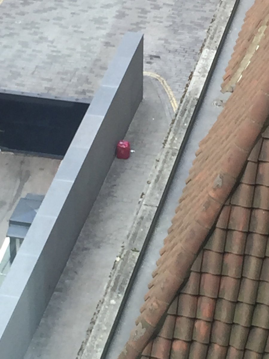 Amyeveringham's tweet photo. Unidentified package outside the gherkin https://t.co/wCbGwh9vB6
