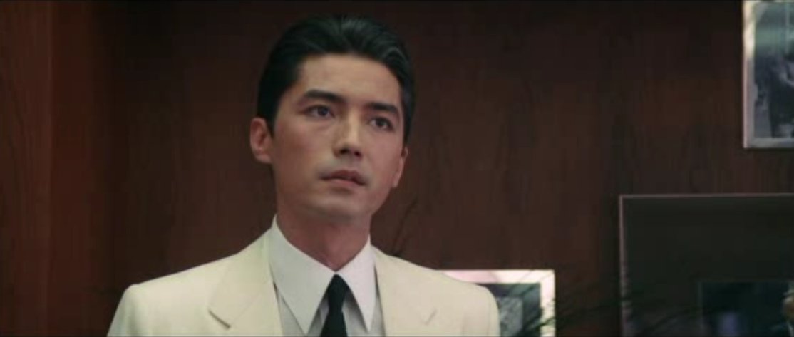 ネム Twitterissa ジョン ローンの美しすぎるスーツ姿が見どころの イヤーオブザドラゴン 映画も嫌いじゃない ウソンさんのスーツ見てて思い出したのこの人 ネム Twitterissa ジョン ローンの美しすぎるスーツ姿が見どころの イヤーオブザドラゴン 映画も嫌いじゃない ウソンさんのスーツ見てて思い出したのこの人
