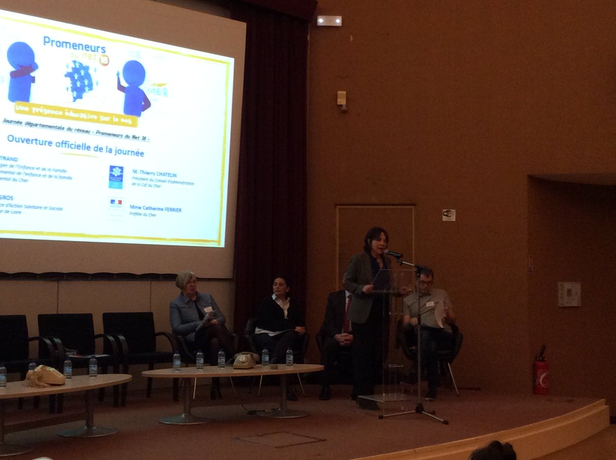 Prefet18's tweet photo. C. FERRIER @Prefet18 a félicité les #PdN18 pour leur exemplarité lors de la journée départementale des #PromeneursduNet "Vous avez su innover. Continuez d'innover, de chercher la jeunesse là où elle est" @cg_18 #CAF #MSA #DDCSPP https://t.co/Z2tBjMVHE7
